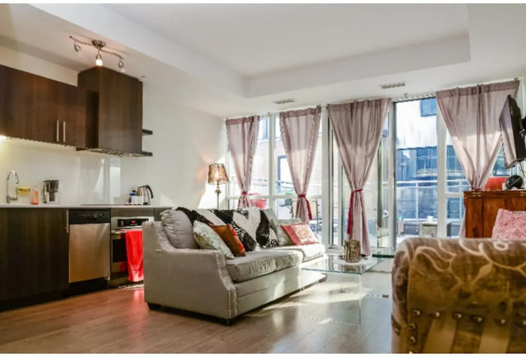 Applewood Suites - The Wellington Loft Toronto