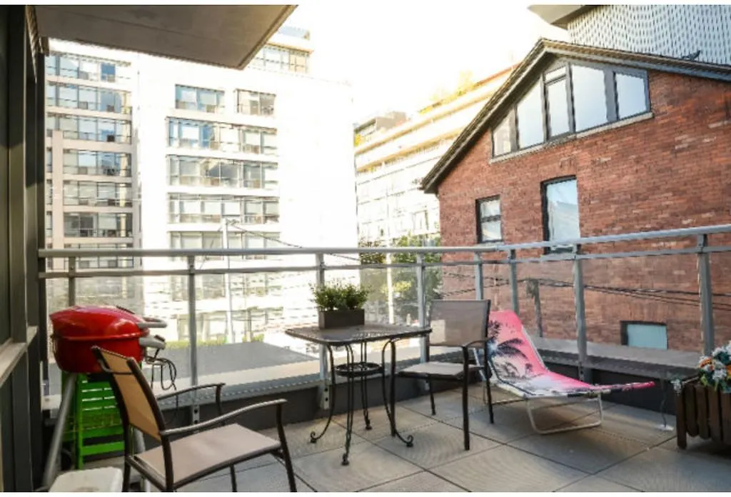 Applewood Suites - The Wellington Loft Toronto Apartment
